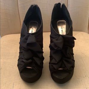 Nine West, Dressy Black Ruffle, Platform Heels